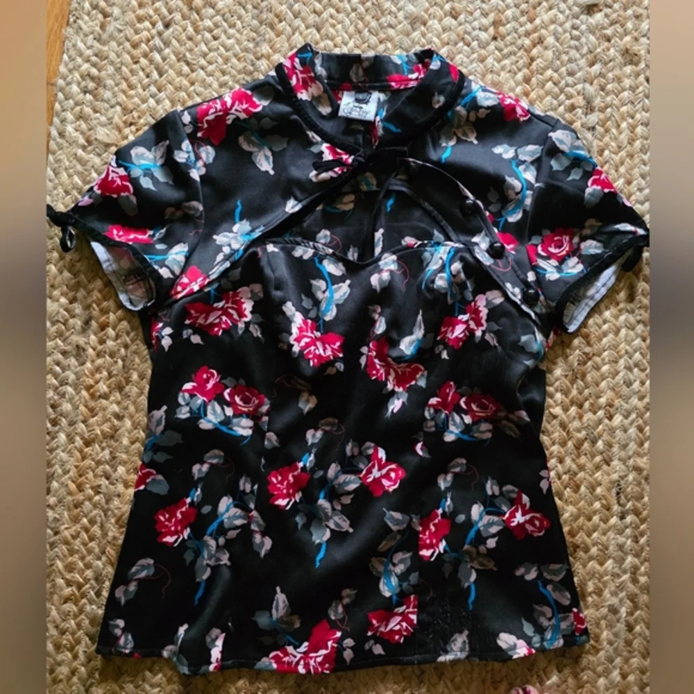 Hell Bunny PinUp Black and Red Floral Top L - Picture 3 of 9